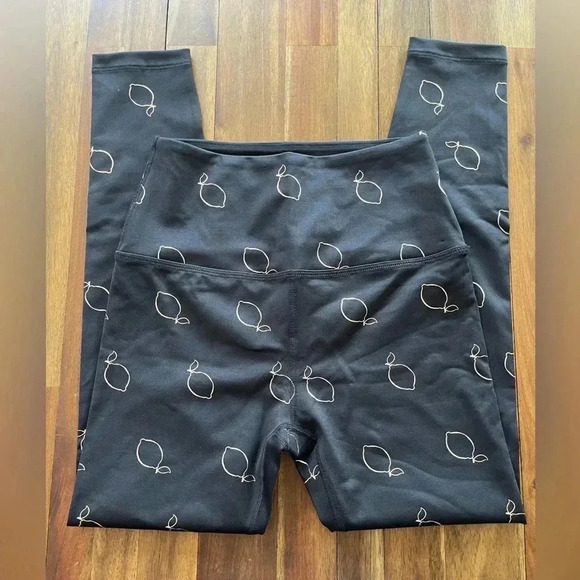 Beyond Yoga gold lemon and black leggings - Picture 5 of 13